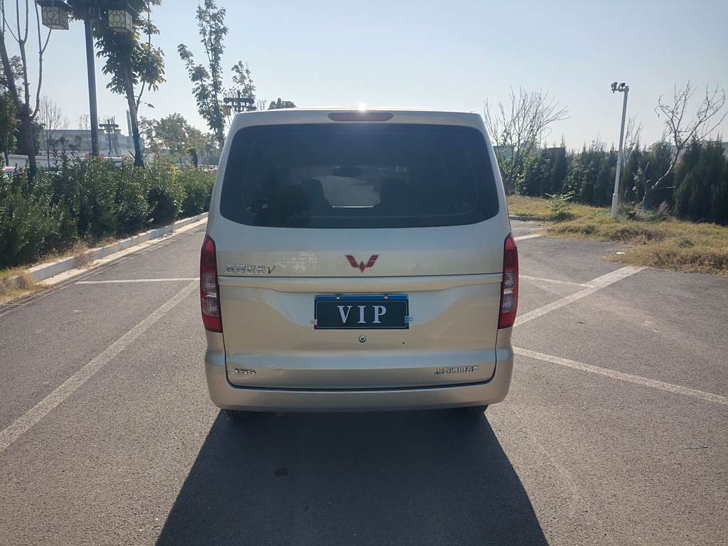 Wuling Hongguang V 2021 1.5LLAR