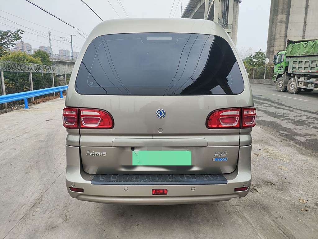 Dongfeng Lingzhi M5EV 2020   Luxury 7