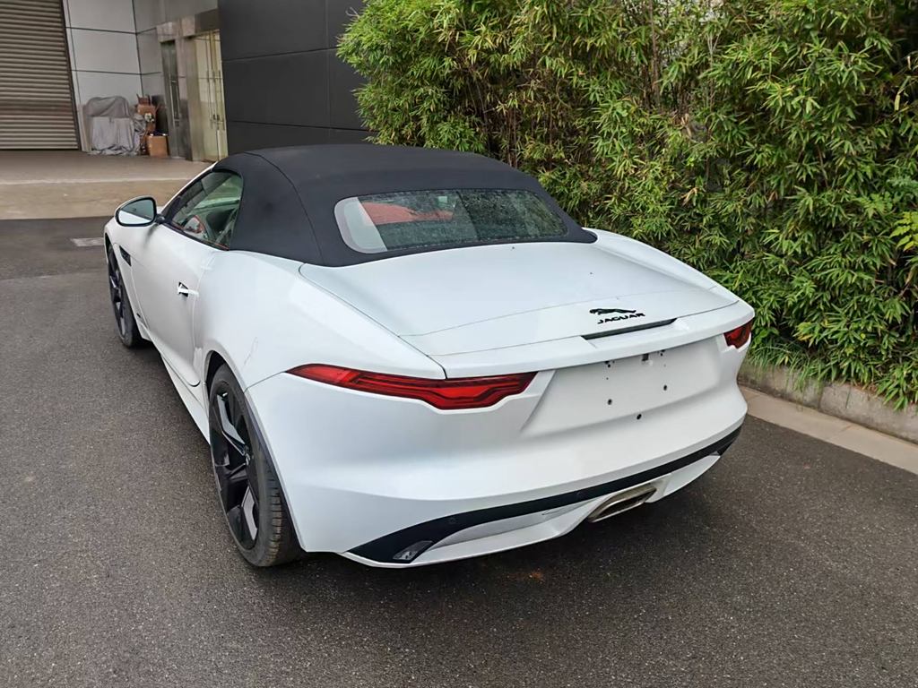 Jaguar F-TYPE 2024 P300 75