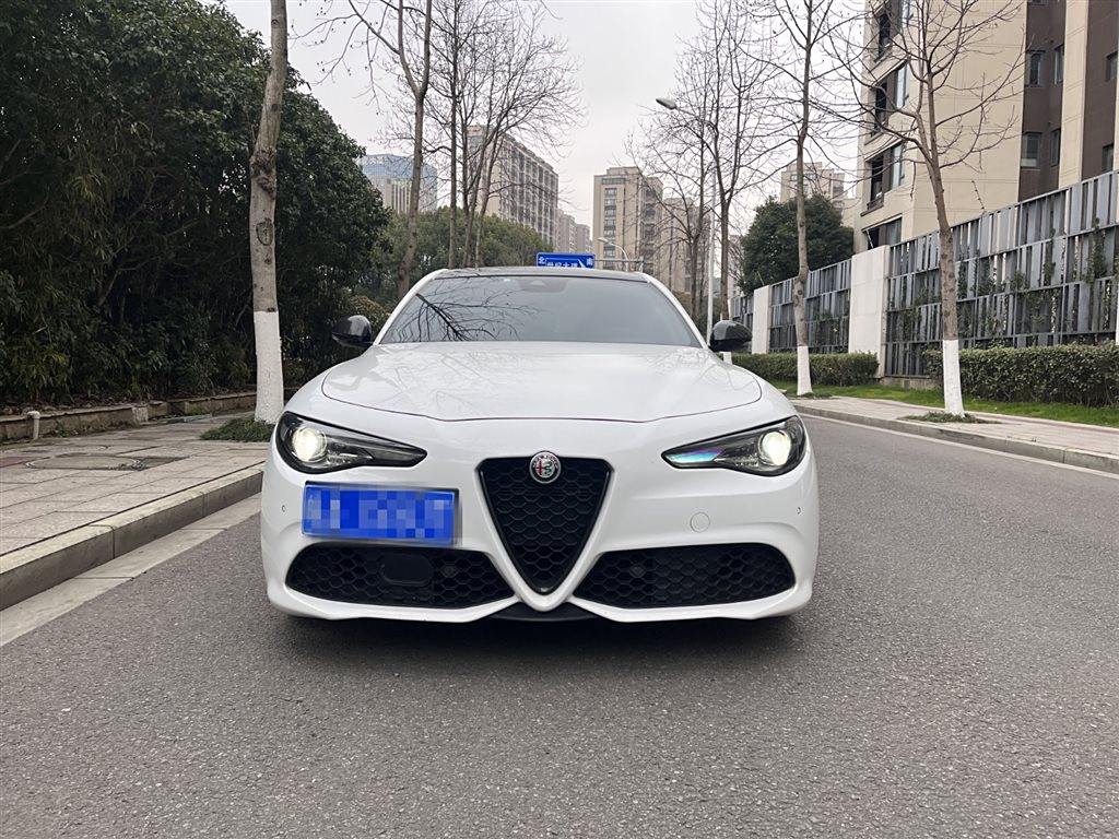 Alfa Romeo Giulia 2020 2.0T 280HP