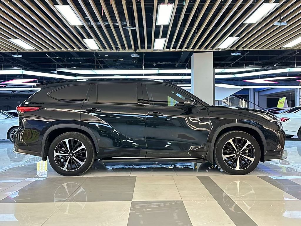 Toyota Crown Land Cruiser 2022 2.5L HEV Полный привод