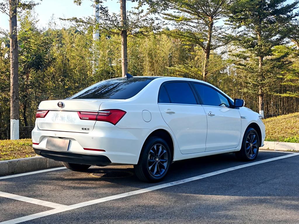 BYD Qin 2019 1.5L Автоматическая