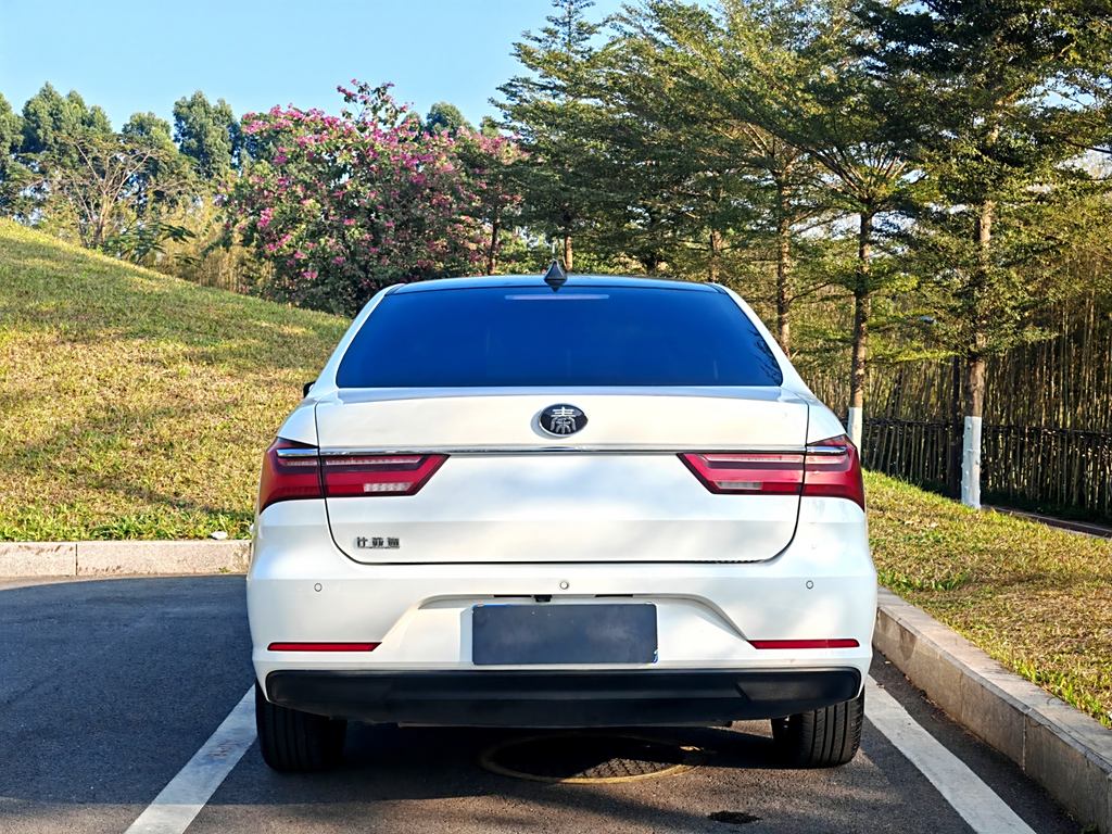 BYD Qin 2019 1.5L Автоматическая