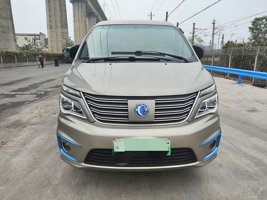 Dongfeng Lingzhi M5EV 2020   Luxury 7