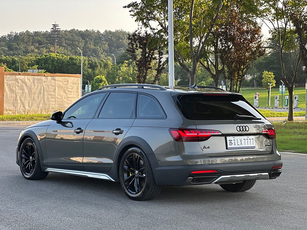 Audi A4 2023 allroad quattro