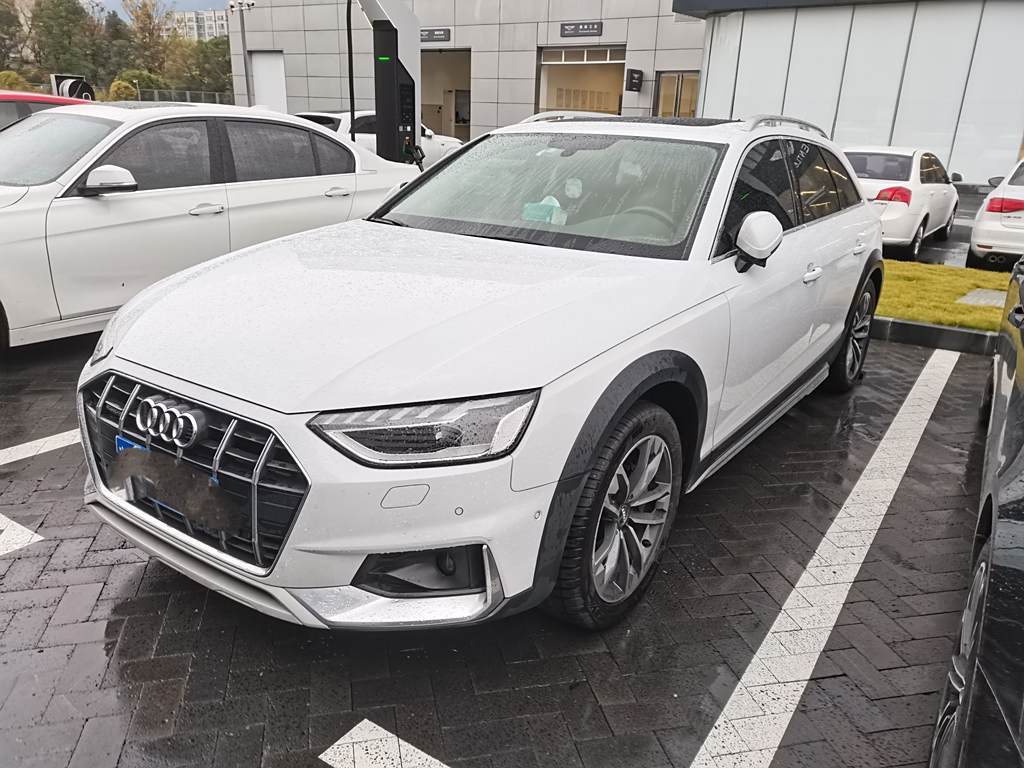 AudiA4 2021 allroad quattro Land Rover Discovery