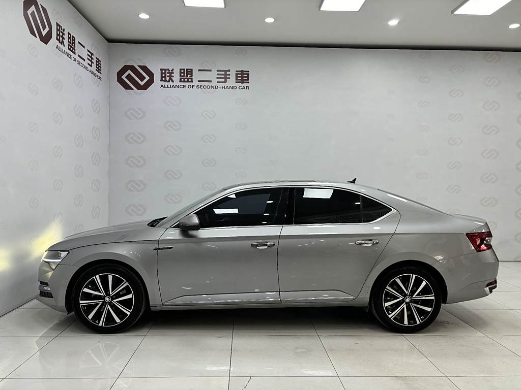 Skoda Superb 2019  TSI330 DSG