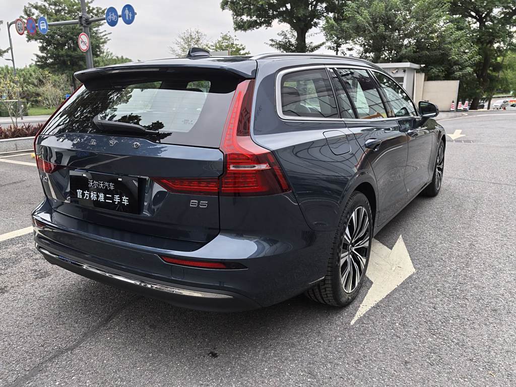 Volvo V60 2024 B5