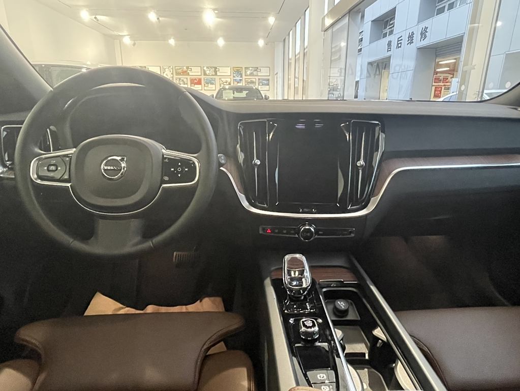 Volvo V60 2024 B5