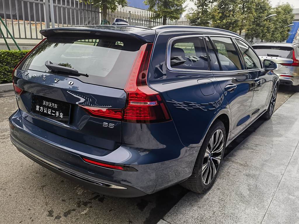 Volvo V60 2023 B5