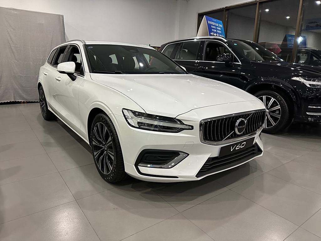 Volvo V60 2024 B5