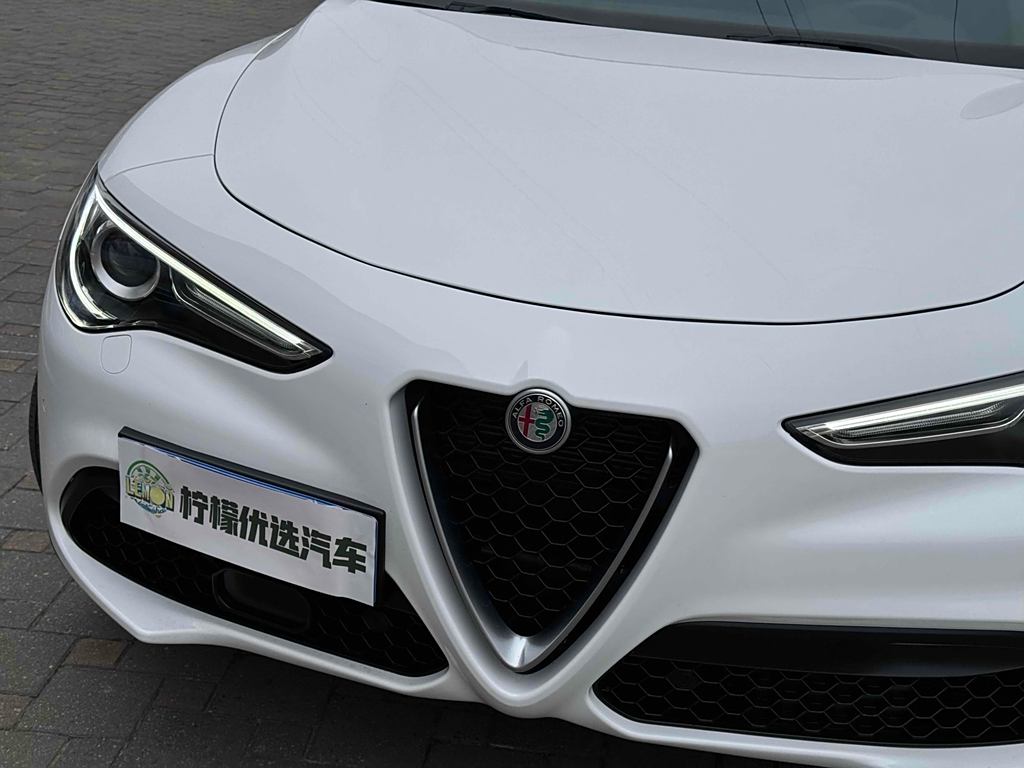 Alfa Romeo Stelvio 2021 2.0T 280HP