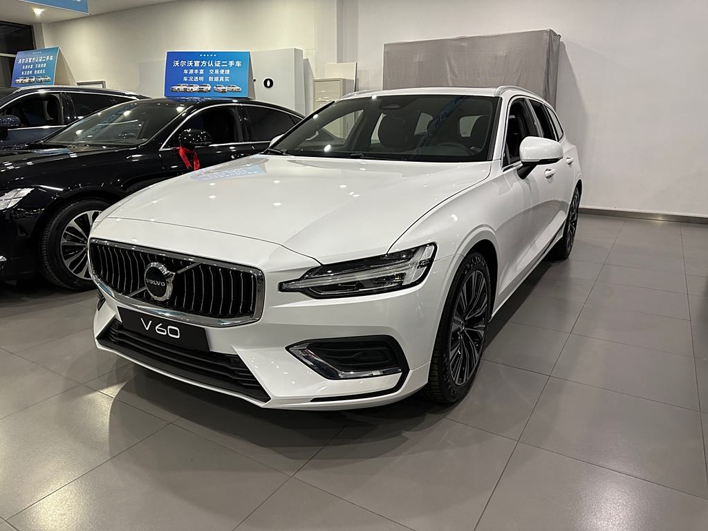 Volvo V60 2024 B5