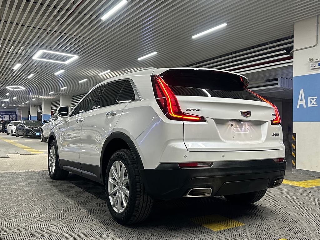 Cadillac XT4 2021 28T