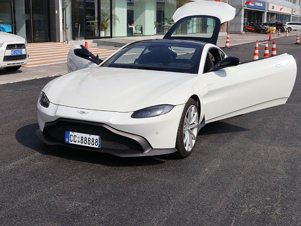 Aston Martin V8 Vantage 2018 4.0T V8 Coupe