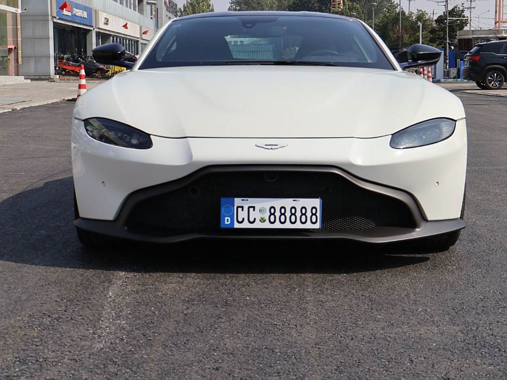 Aston Martin V8 Vantage 2018 4.0T V8 Coupe