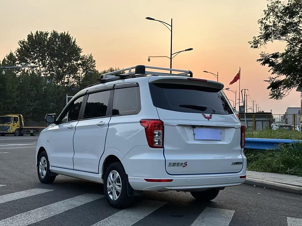 Wuling Hongguang 2021 1.5L S LAR