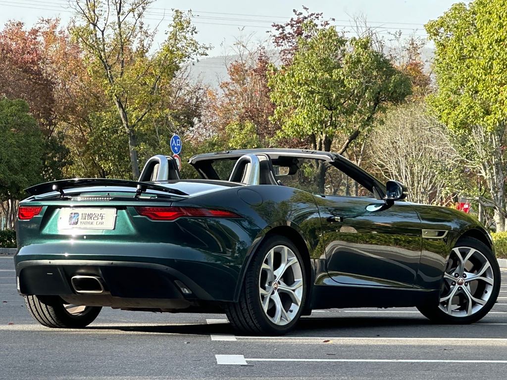 Jaguar F-TYPE 2021 P300