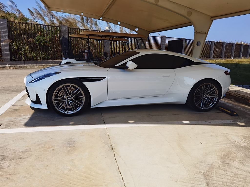 Aston Martin DB12 2023 4.0T V8 Coupe