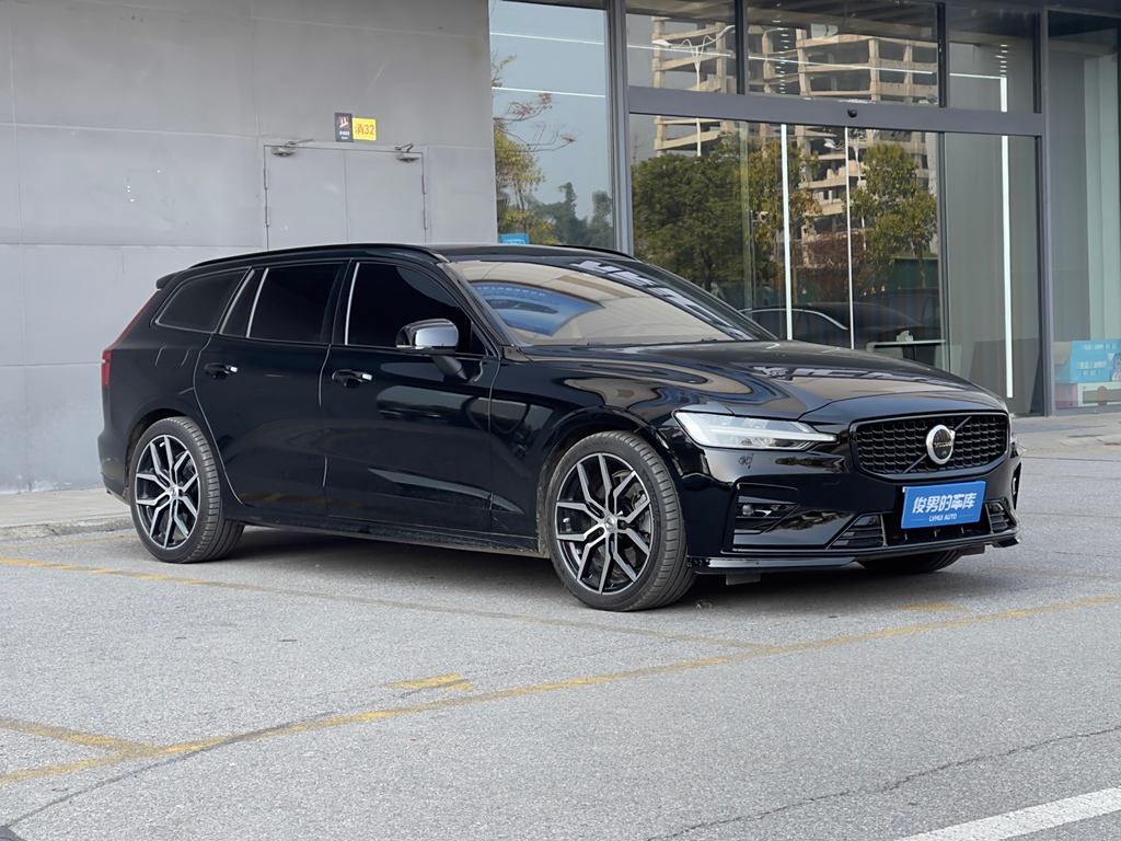 Volvo V60 2023 B5