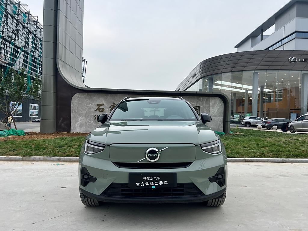 Volvo XC40 New Energy 2021 P8   Полный привод