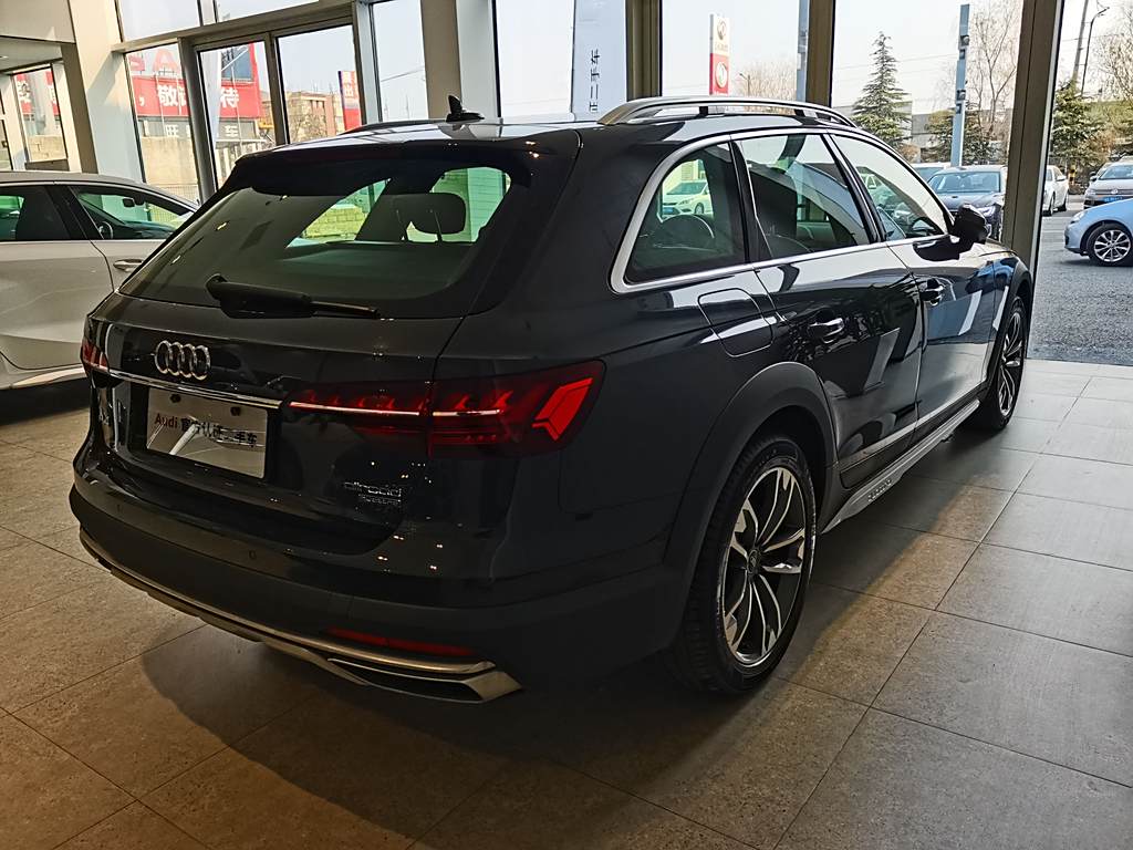 AudiA4 2021 allroad quattro Land Rover Discovery