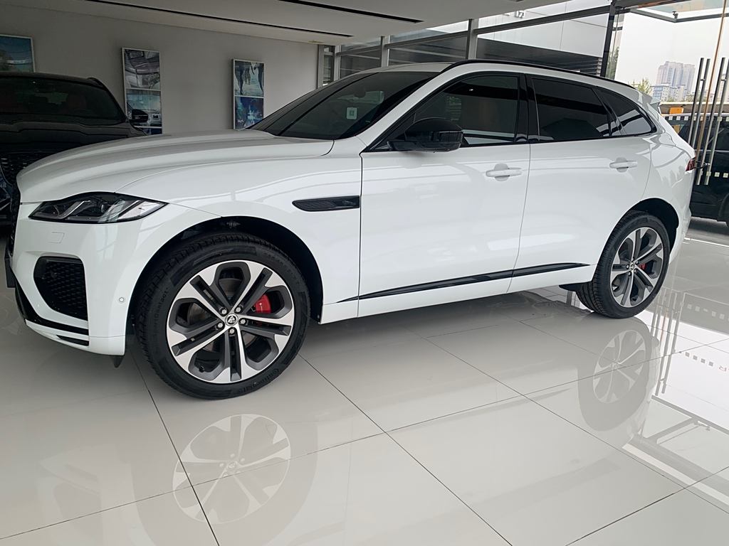 Jaguar F-PACE 2024 P250 R-Dynamic HSE