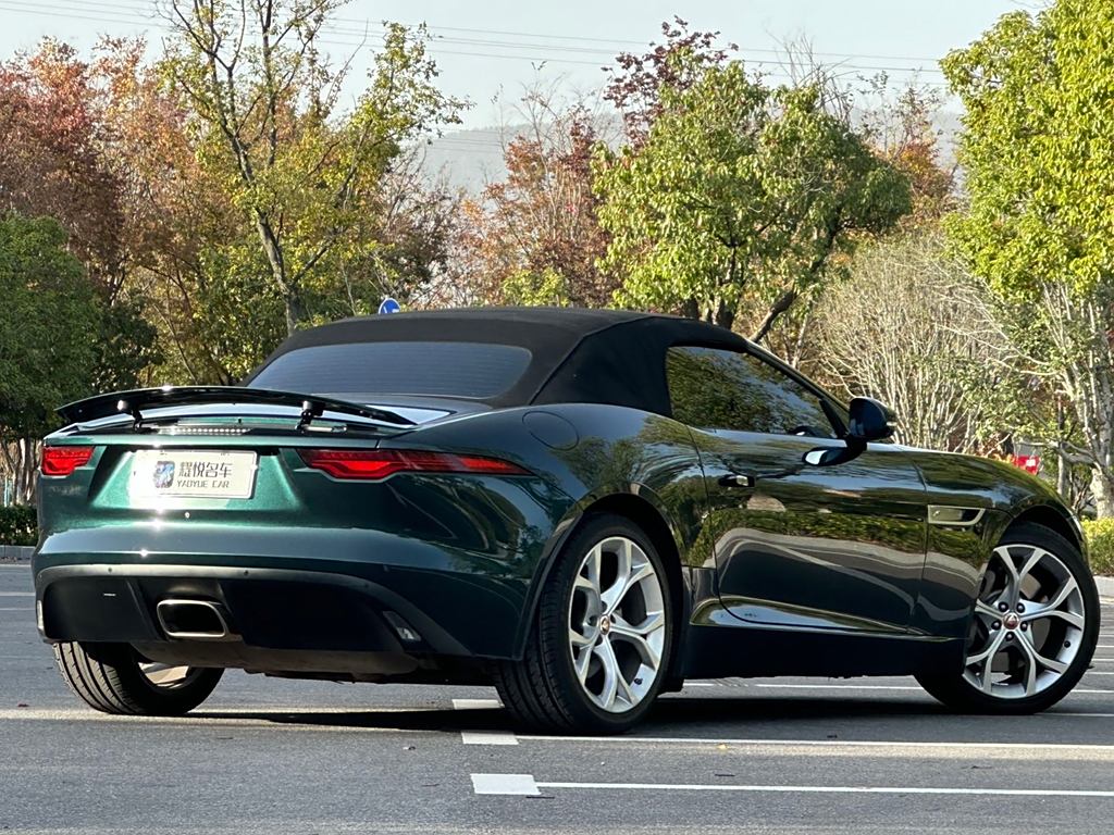 Jaguar F-TYPE 2021 P300