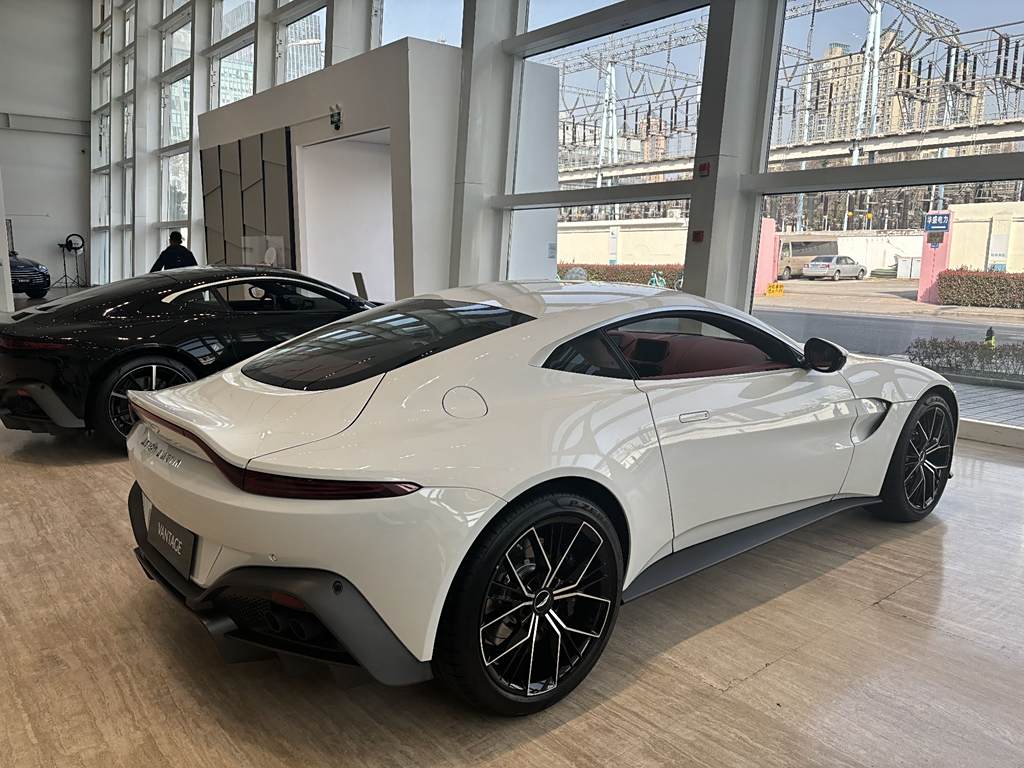 Aston Martin V8 Vantage 2023 4.0T V8 Coupe