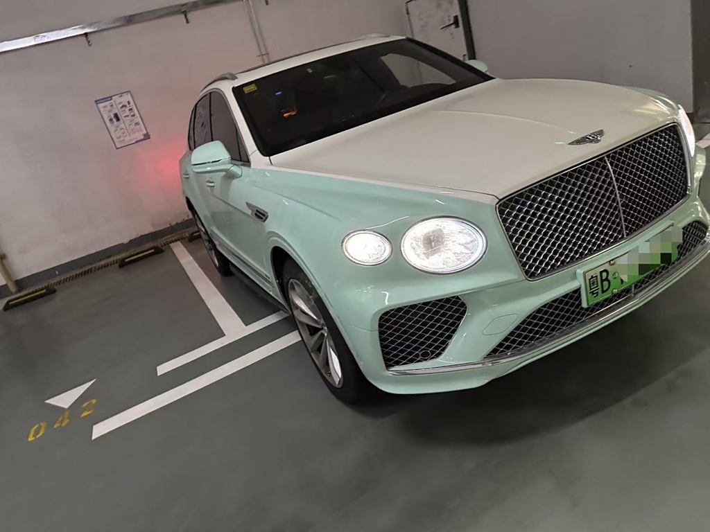 Bentley BentaygaПлагин-гибрид (PHEV) 2021 3.0T PHEV