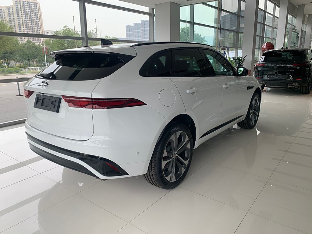 Jaguar F-PACE 2024 P250 R-Dynamic HSE