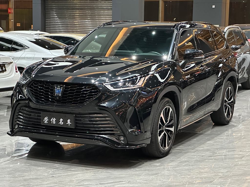 Toyota Crown Land Cruiser 2022 2.5L HEV Полный привод