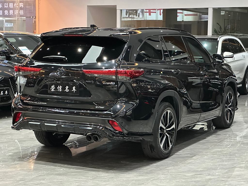 Toyota Crown Land Cruiser 2022 2.5L HEV Полный привод