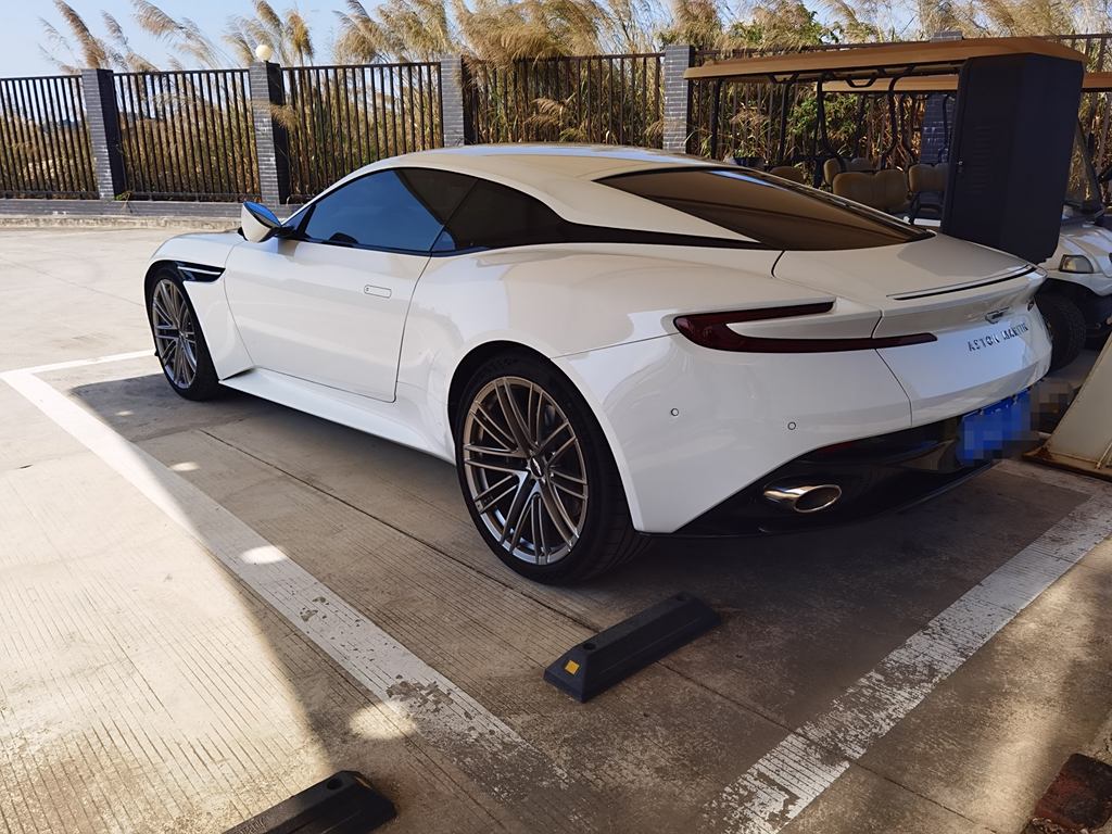 Aston Martin DB12 2023 4.0T V8 Coupe