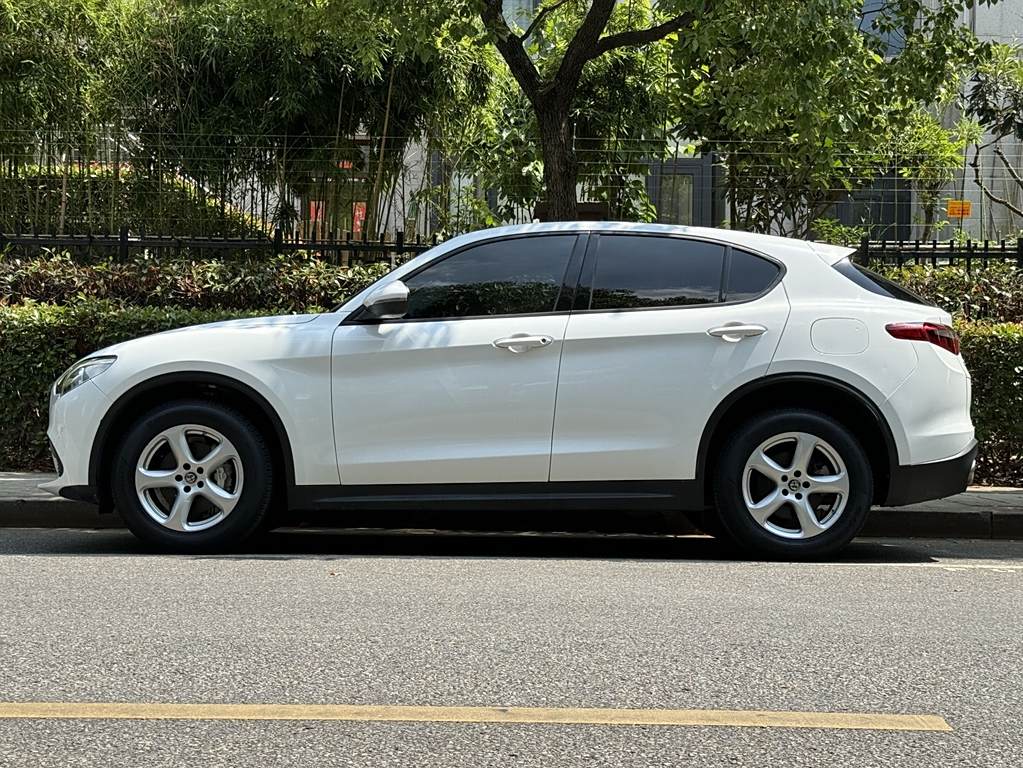 Alfa Romeo Stelvio 2017 2.0T 200HP  Elite