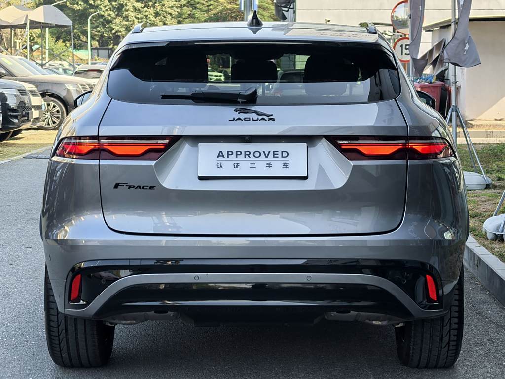 Jaguar F-PACE 2023 P250 R-Dynamic BLACK