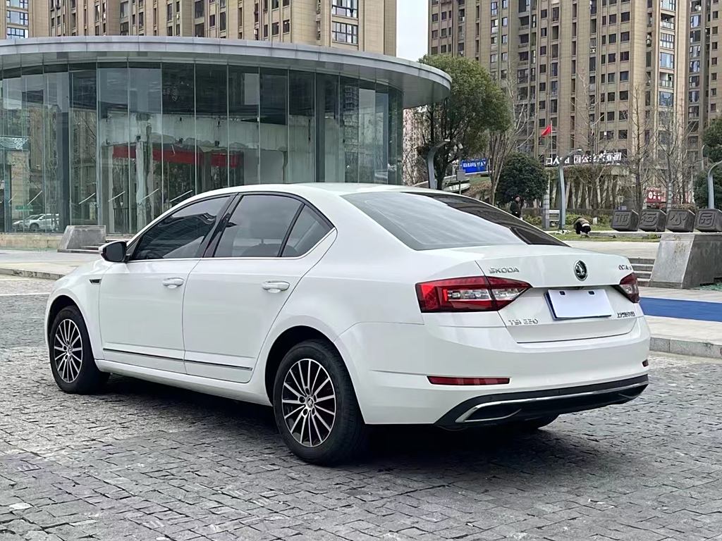 Skoda Octavia 2019 TSI230 DSG