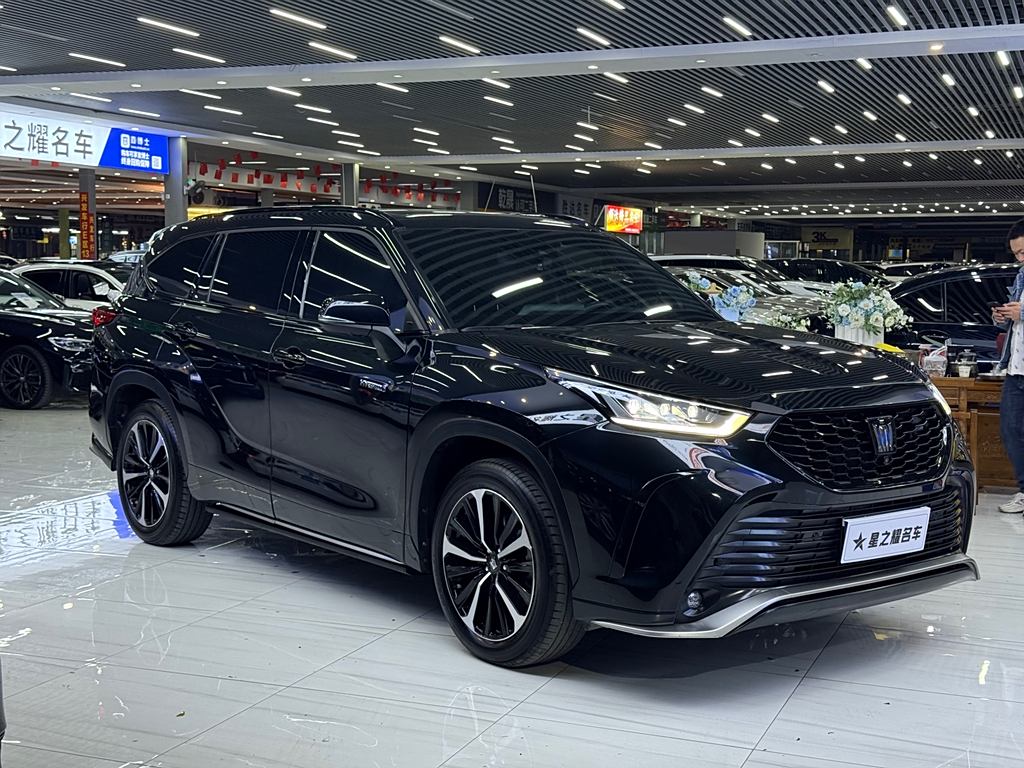 Toyota Crown Land Cruiser 2022 2.5L HEV Полный привод