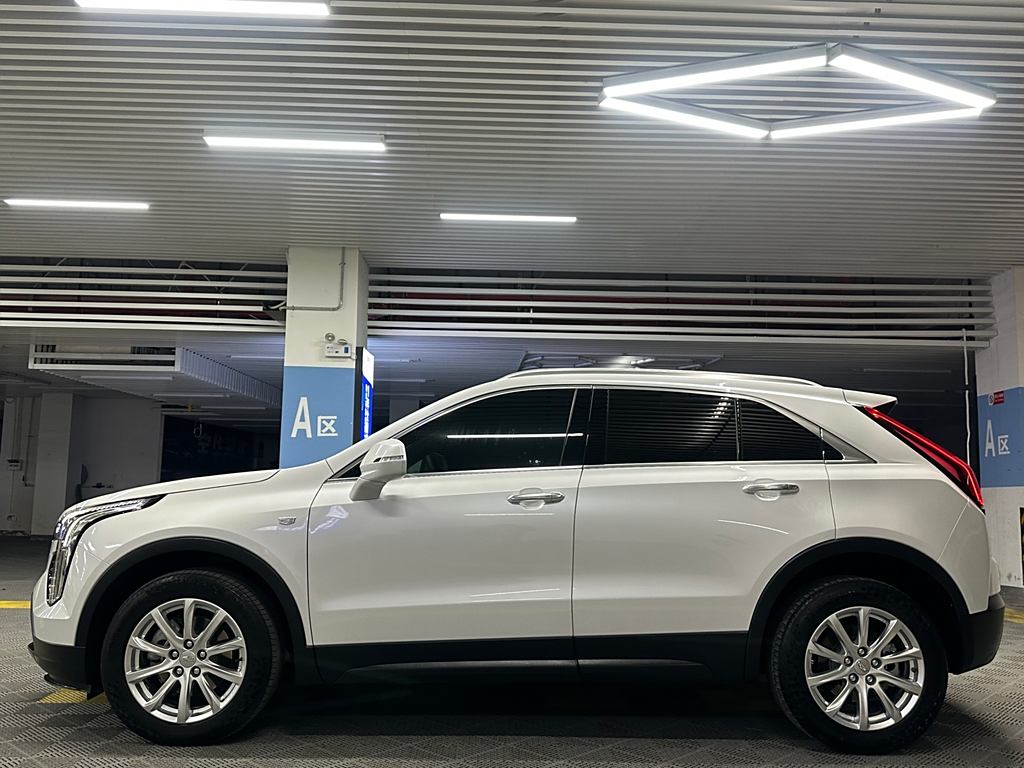 Cadillac XT4 2021 28T