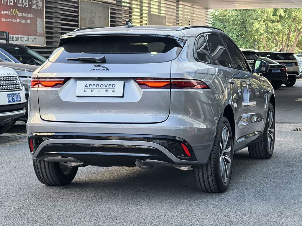 Jaguar F-PACE 2024 P250 R-Dynamic SE