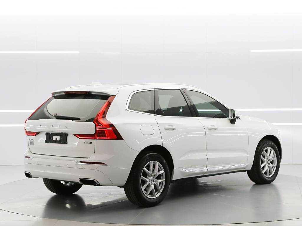 Volvo XC60 2020 T5  Полный привод