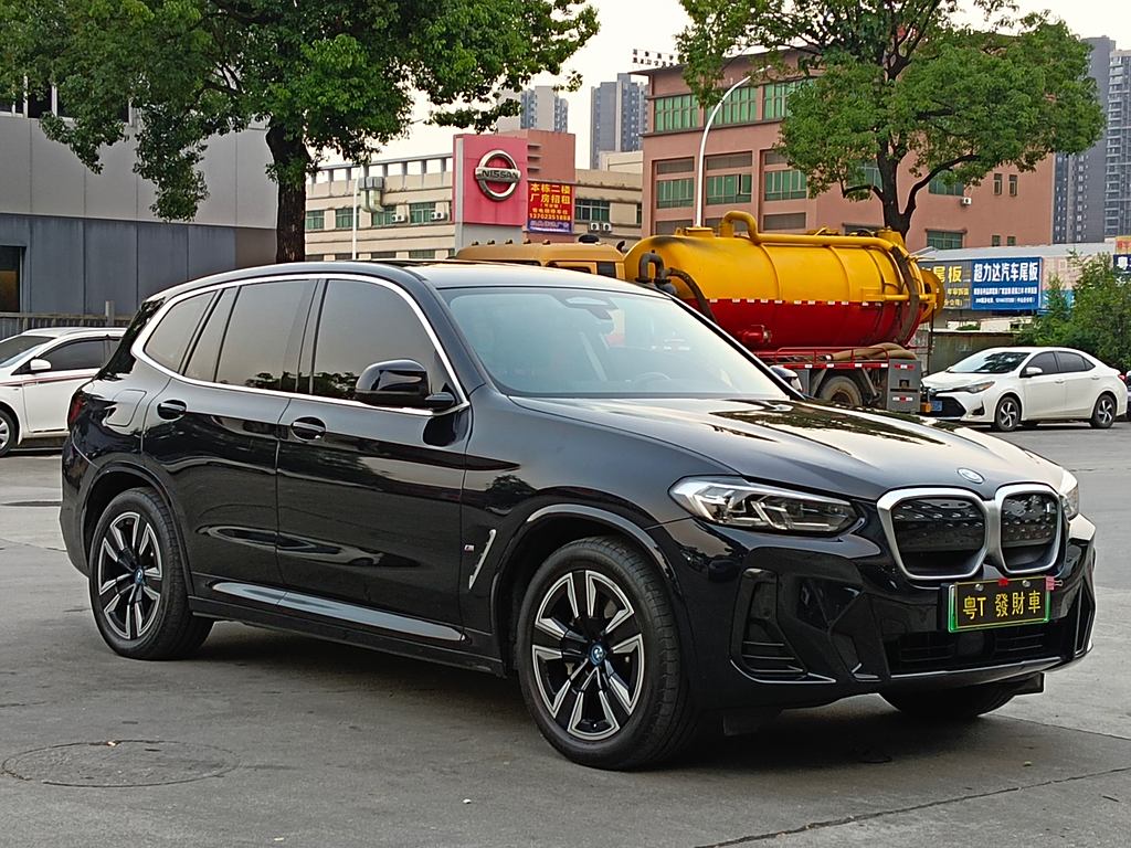 BMW iX3 2023