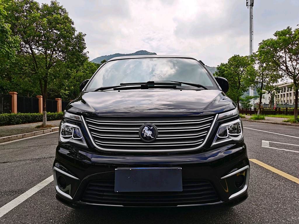 Lifan Lingzhi 2022 M5L 1.6L  7