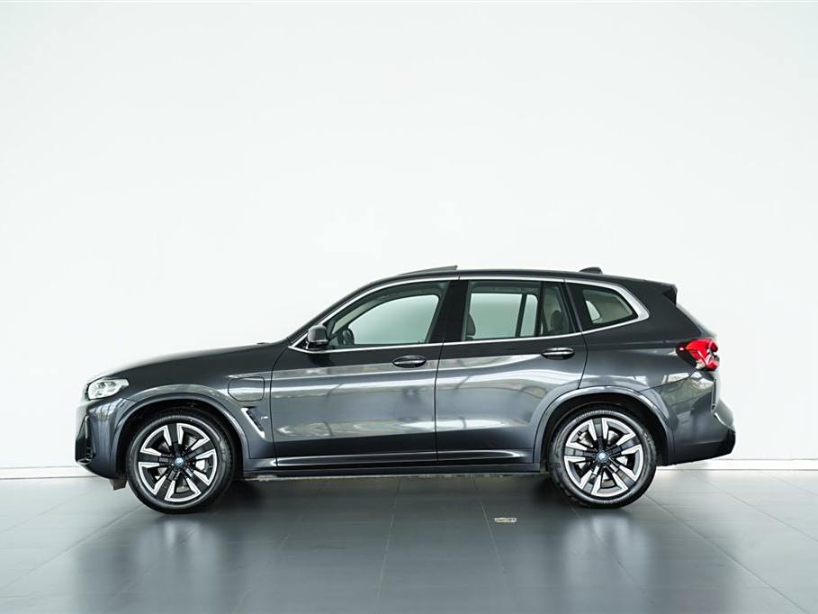 BMW iX3 2023