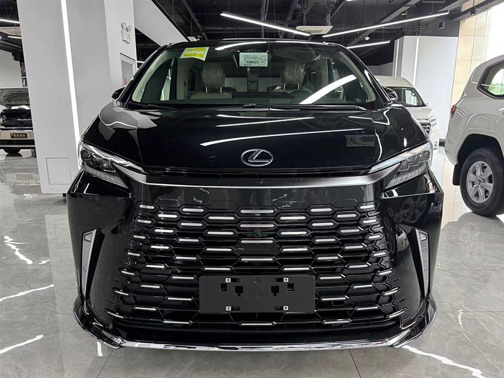 Lexus LM 2023 500h