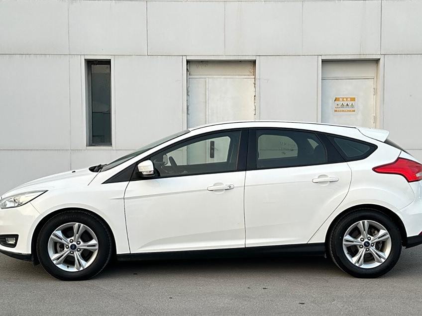 Ford Focus 2015  1.6L Автоматическая