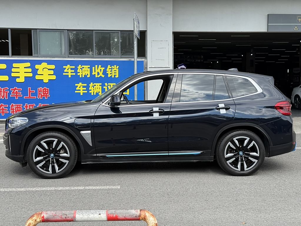 BMW iX3 2021