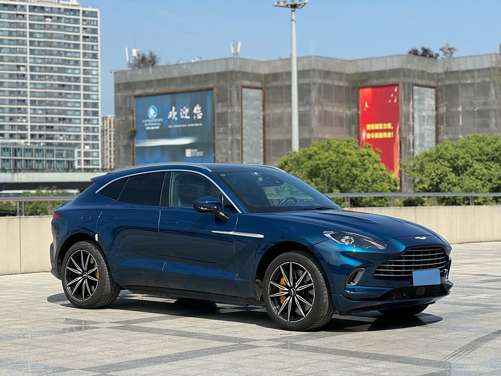 Aston Martin DBX 2021 4.0T V8