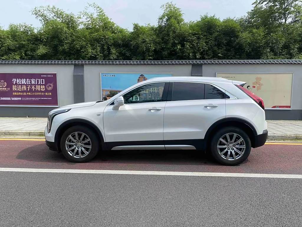 Cadillac XT4 2020 28T