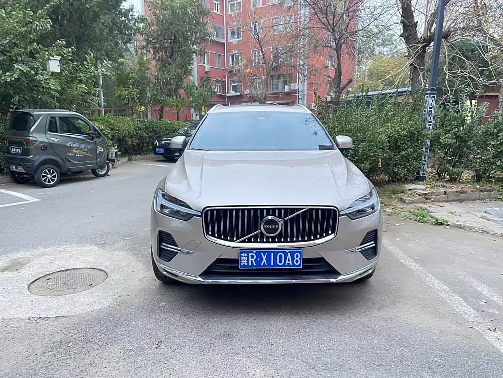 Volvo XC60 2023 B5  Полный привод